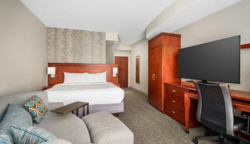 King Room with Roll-In Shower - Mobility Access/Hearing Accessible