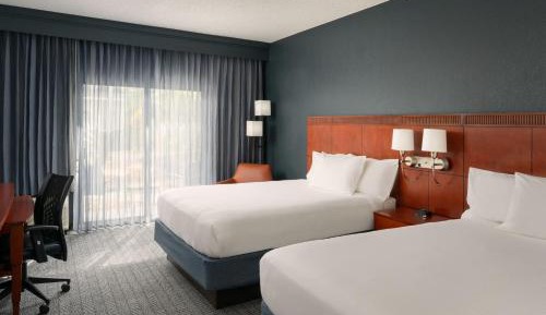 Queen Room with Two Queen Beds and Courtyard View