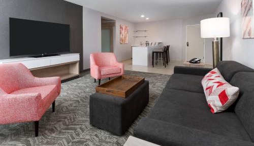 1 Bedroom Suite, 1 King, Trundle bed
