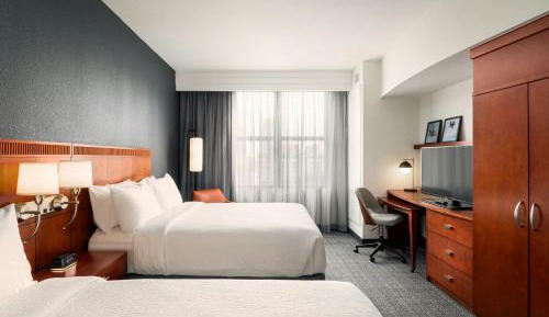 Queen Room with Two Queen Beds and Bathtub - Mobility Access/Hearing Accessible