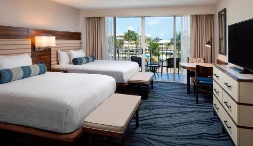 Queen Room with Two Queen Beds and Marina View