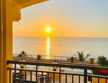 Queen Studio with Oceanfront View