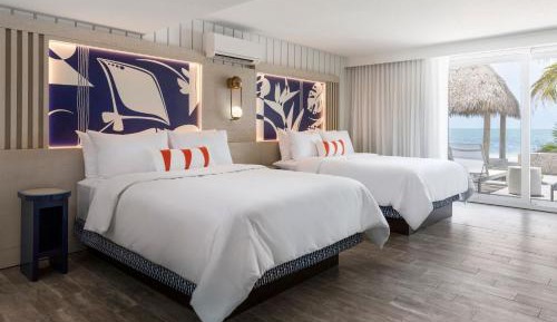 Guest Room with Lanai and Ocean View