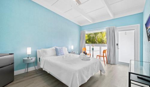 Queen Room with Pool View