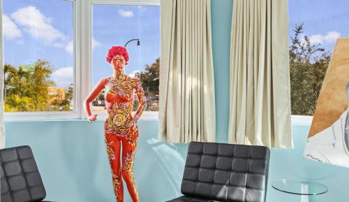 Deluxe Queen Suite