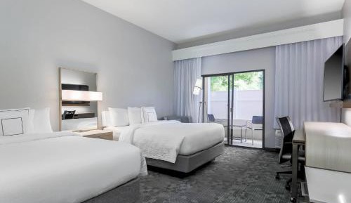 Queen Room with Two Queen Beds and Bathtub - Mobility Access