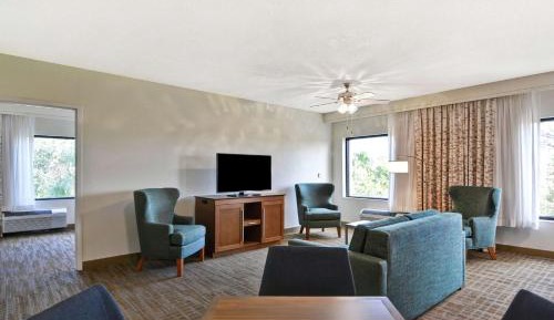 One-Bedroom King Suite with Kitchen - Non-Smoking 