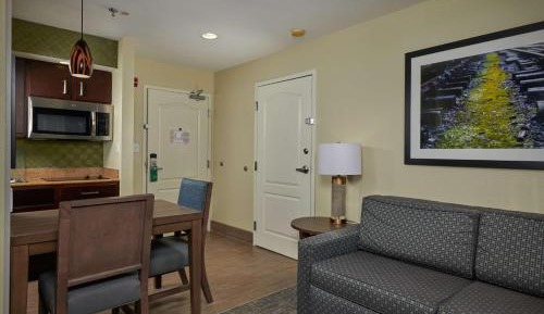 Studio Suite with Two Double Beds - Non-Smoking