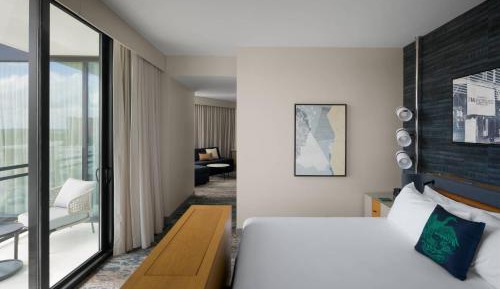 Night Owl King Balcony Suite, Junior Suite, 1 King, Sofabed