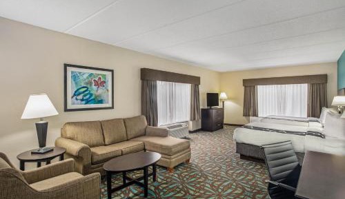 Queen Suite with Two Queen Beds and Sofabed - Non Smoking