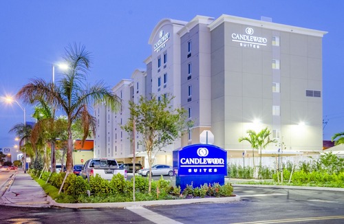 Virginia Gardens Hotel | Candlewood Suites Miami Intl Airport - 36th St, an Ihg Hotel