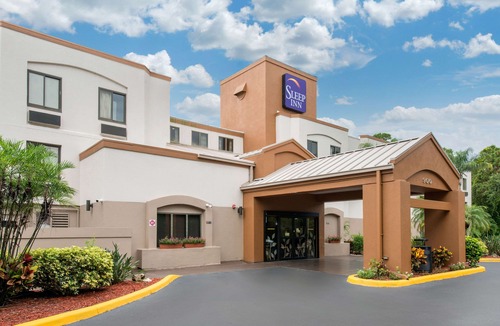 Bayou Oaks Hotel | Sleep Inn Sarasota North
