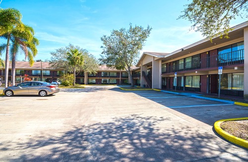 June Park Hotel | Americas Best Value Inn & Suites Melbourne