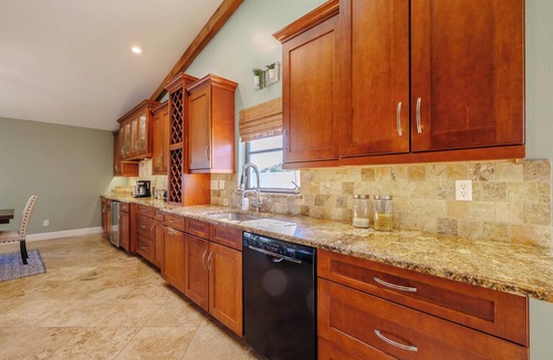 Lochmoor Waterway Estates House | Cozy & Boutique! Heated Pool, Games and more! Perfect Family Friendly Escape!