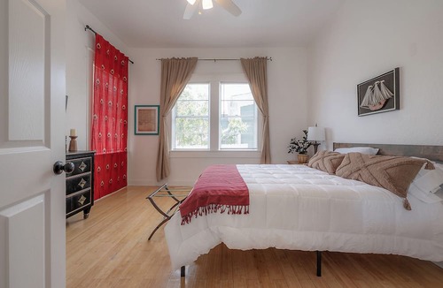 East Ybor House | 1913 Historic Ybor Bungalow Retreat of your dreams!