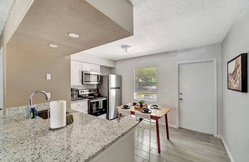 Bayou Oaks House | 2 king beds, large yard, laundry