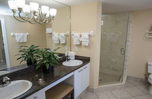 Weston Resort | Luxury One Bedroom and One Bathroom Unit with Full Amenities