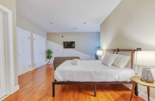 Chinatown Apartment | Cherry Suites 3BR Apt w W D Foosball Table