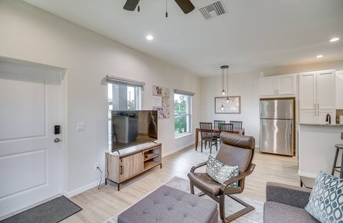 Okeechobee House | Modern Okeechobee Townhome w/ Backyard!