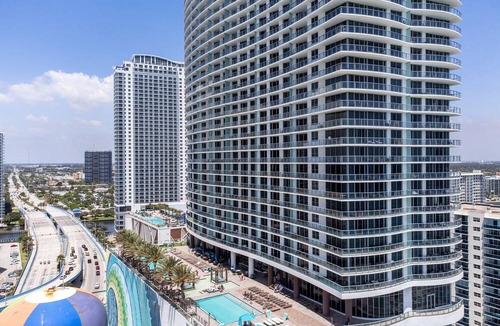 Hollywood Condo | Miami Waves Retreat:2BR/2BA Beauty