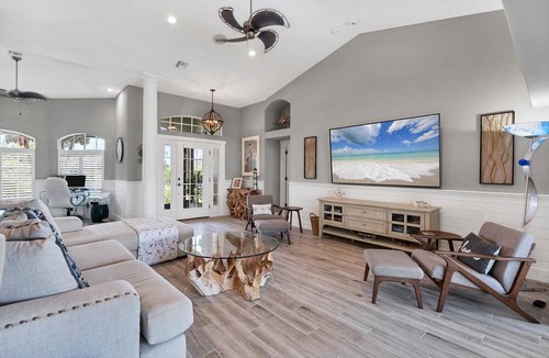 South Gulf Cove Apartment | 3 Bedroom House 728800 by Houzlet