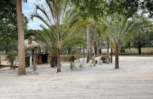 Palm City Apartment | 3 Bedroom 793773 by Houzlet