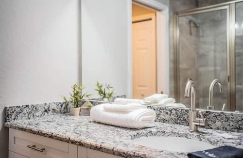 Bartow Apartment | 3 Bedroom 717811 by Houzlet