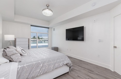 Island Estate Condo | 207, Water View-Clearwater Bch in 6 min, Pool/Gym