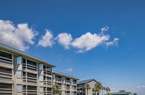 Oceanmarsh Subdivision Condo | New Listing! - Pool and Ocean View - Harbor Island Beachhouse