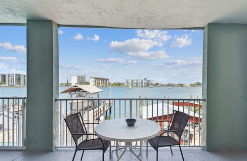 Bay Esplanade Hotel | Enchanted Inn Deluxe Suite #8: Waterfront, Pool, Fishing Dock, Boat Docks & Tiki Bar!