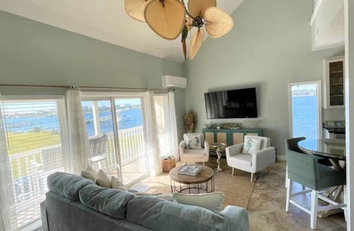 Villa Sabine Condo | Sand Dollar W212 Bayfront Escape- Gorgeous Sunset Views, Bikes Included!