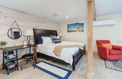 Lakeland Apartment | Studio Apartment w/King Bed & Kitchenette