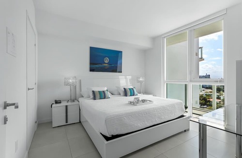Central Beach Condo | Tiffany Ebony: 11th FL,Ocean-Canal views, Walk to Beach