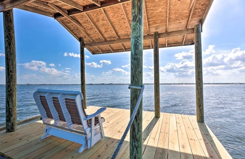 Tropic Apartment | Riverfront Merritt Island Bungalow w/Dock & Deck