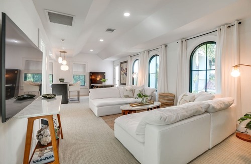 Beach Park Apartment | Chic Getaway in Desirable South Tampa District!
