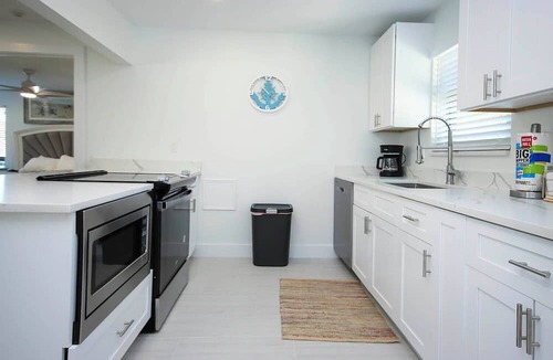 Sanibel House | Blind Pass E103 - over 1500 sq ft ~ 8 person occupancy