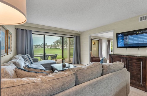 Wesley Chapel Condo | Golf Patio Condo | Work-Friendly Stay | 4 Queen Beds | Saddlebrook Resort | Optional Amenities