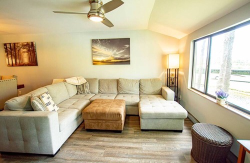 Wesley Chapel Condo | Sunset Lakeview Condo | King Suite | Optional Saddlebrook Resort Amenities | Full Kitchen & Patio