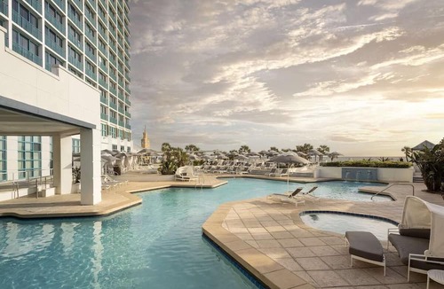 Brush - Stewarts Apartment | Beach Getaway! FOUR Accommodations! Pools, Spa, Beach Access, Parking Available!