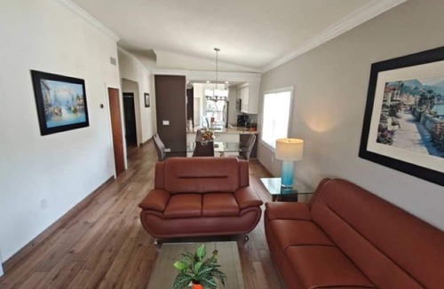 South Bradenton Condo | Stylish Lakefront Condo Near IMG & Anna Maria Island w/Two Pools and Hot Tubs