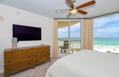 Destin Condo | Updated chic, modern beachfront condo w/private balcony!