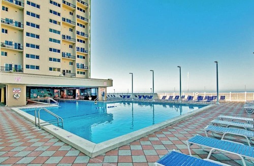 Sunnyside Condo | Pinnacle Port B2607 Spectacular Sun rises/Sunsets Look Last Minute Savings