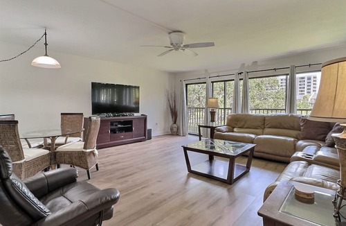 Siesta Key Condo | Spacious vacation rental condo with lagoon views, beach access, and pool