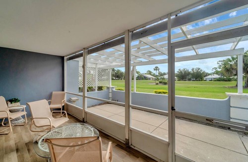 Plantation Condo | Ground unit Pool 10 Min to beach on golf course