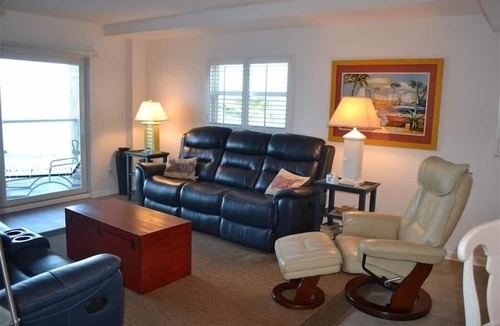Longboat Key Condo | Beachcomber unit 208