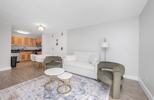 Beach Park Apartment | Cozy Urban Escape on Kennedy
