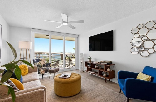 Isla del Sol Condo | Top Floor Waterfront Escape w Spectacular IntercostalViews