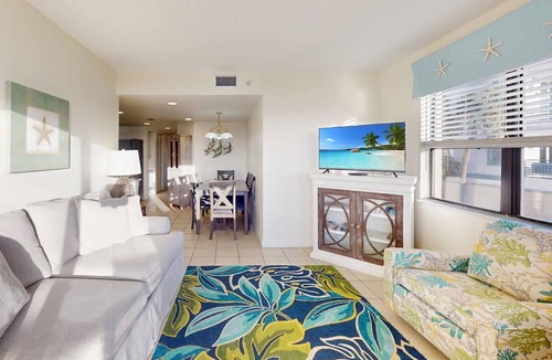 Belle Vista Condo | Corner Gulf-front 2BR at Vistas on the Gulf. Heated Pool & Hot Tub. Double Balcony. On the Beach!