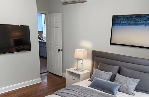 Wakefield House | Enjoyable 3-bedroom house with Central air in vibrant Bronx neighborhood
