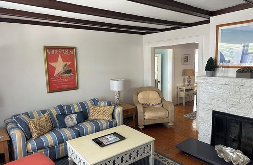 Avon Apartment | Classic Bay Head Beach House Get Away - 2 bedroom Apt in Classic Bay Head Home